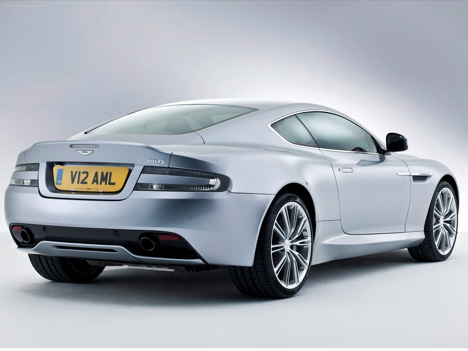 Aston Martin DB9 2013